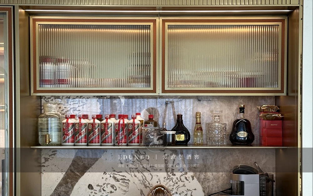 餐边不锈钢酒柜